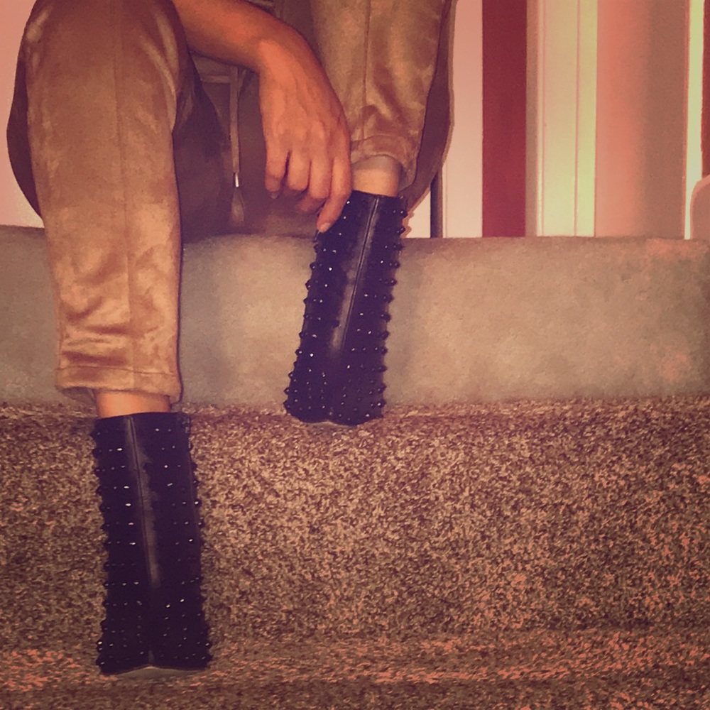 Rainbowcat• spiky boots in red and black wear once